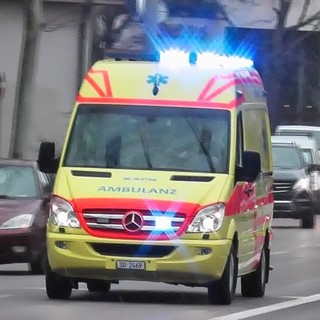 Incidente sul lavoro con una motosega: 18enne in pericolo di vita