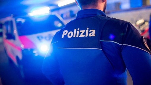 Canton Ticino, a 15 anni rubano un'auto e fuggono: fermati dopo un inseguimento con la polizia cantonale