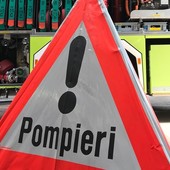 Incendio nella notte in un parcheggio di Mendrisio: trenta evacauti, due intosscati