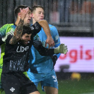 Nella bufera del “Penzo” Venezia e Como pareggiano 2-2