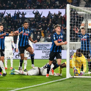 Milan battuto 2-1, l’Atalanta suona la nona e va in testa