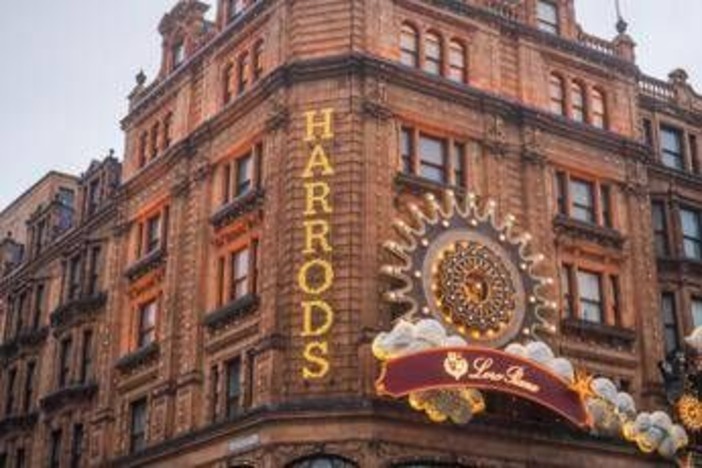 &quot;Molestie da Ali Fayed&quot;, ex dipendenti di Harrods accusano il fratello dell'ex proprietario