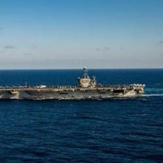 Houthi attaccano portaerei Usa nel Mar Rosso: &quot;L'America ci ha aggredito&quot;