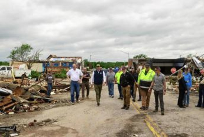 Tornado si abbatte sull'Oklahoma, almeno 4 morti tra cui un neonato - Video